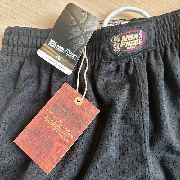 Rare Chicago Bulls Mitchell & Ness Short - Size XS New - Picture 3 of 9